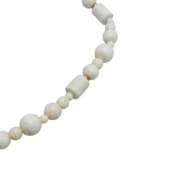Monet White Acrylic Ball Beaded Long Necklace Lobster Closure Vintage - Picture 4 of 7